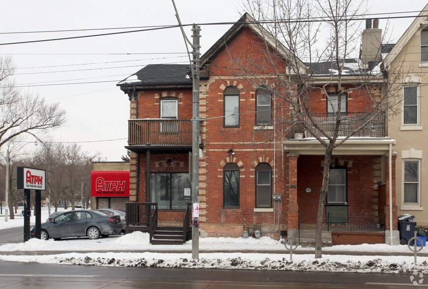 858 King St, Toronto, ON en alquiler - Foto del edificio - Imagen 2 de 2