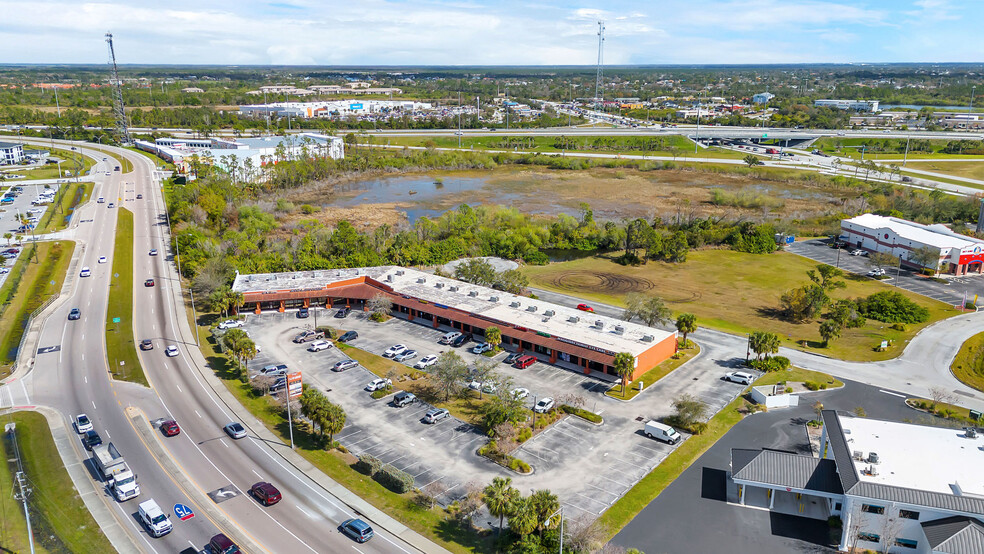 701 JC Center Ct, Port Charlotte, FL en venta - Foto del edificio - Imagen 1 de 5