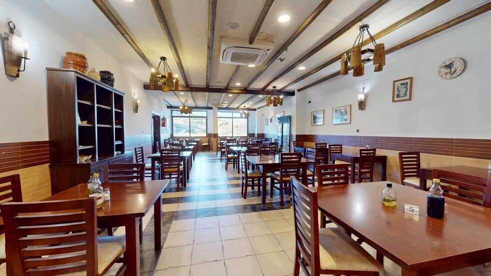 Local en Benalmádena, Málaga en alquiler - Foto del interior - Imagen 2 de 56
