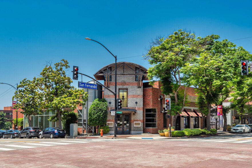 145 S San Fernando Blvd, Burbank, CA en alquiler - Foto del edificio - Imagen 1 de 22