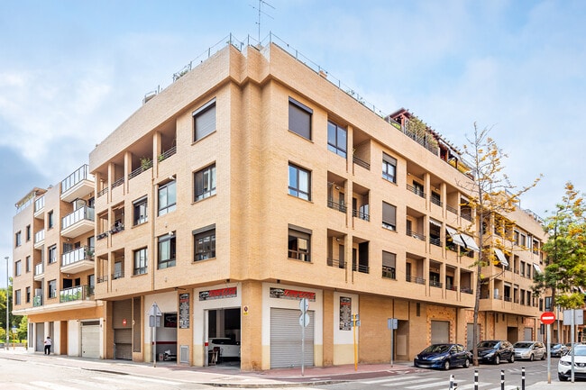 Más detalles de Carrer General Prim, Burjassot - Edificio residencial​ en venta