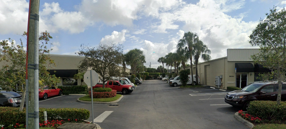 5880 Shirley St, Naples, FL en venta - Foto del edificio - Imagen 1 de 7