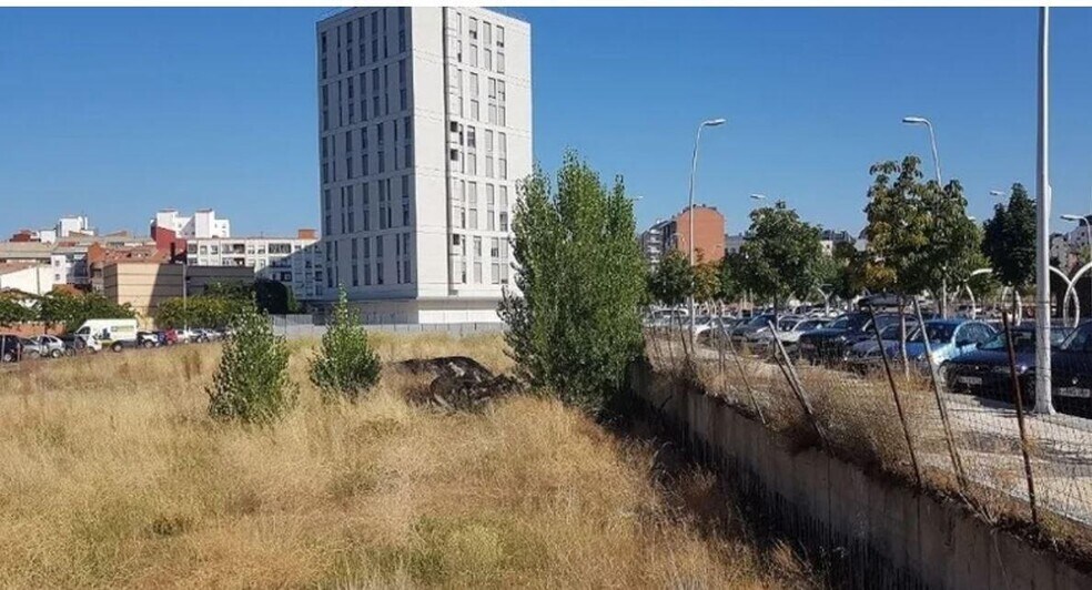 de Juan Pablo II, León, León en venta - Foto principal - Imagen 1 de 4