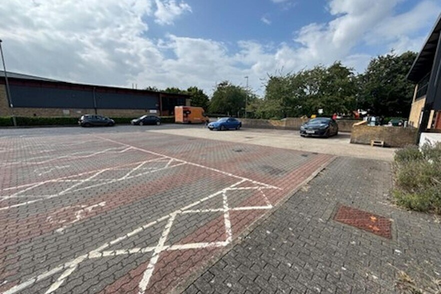 Grafton Way, Basingstoke en alquiler - Foto del edificio - Imagen 3 de 3