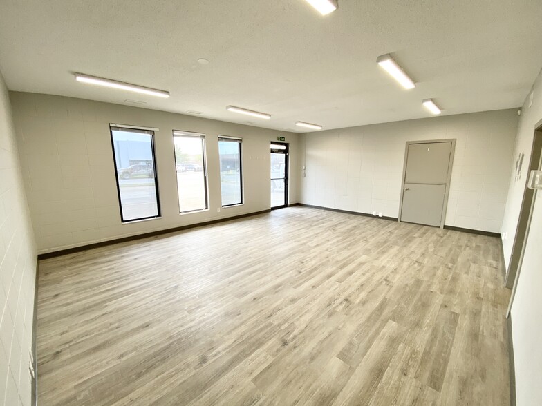 16684 113 Av, Edmonton, AB en alquiler - Foto del interior - Imagen 3 de 19