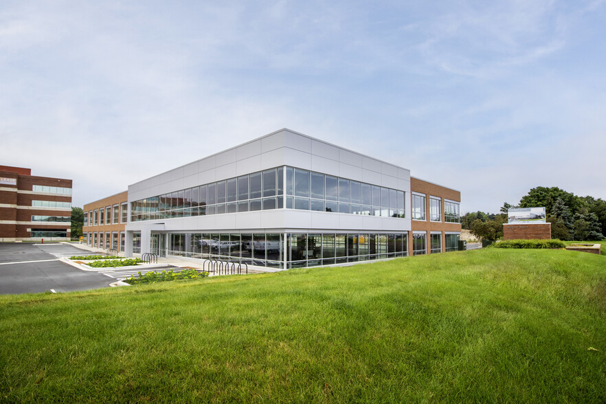 800 N Mayfair Rd, Wauwatosa, WI en alquiler - Foto del edificio - Imagen 1 de 4