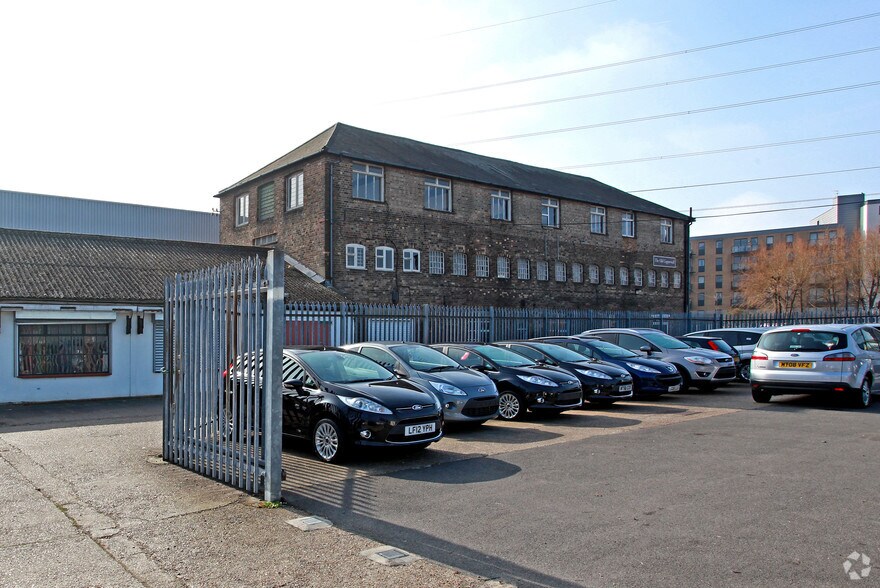 Copper Mill Ln, London en alquiler - Foto del edificio - Imagen 2 de 8