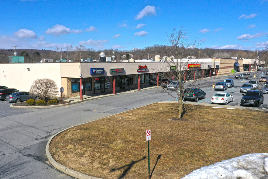 4-28 Eagles Glenn Mall, East Stroudsburg, PA en alquiler - Foto del edificio - Imagen 3 de 17