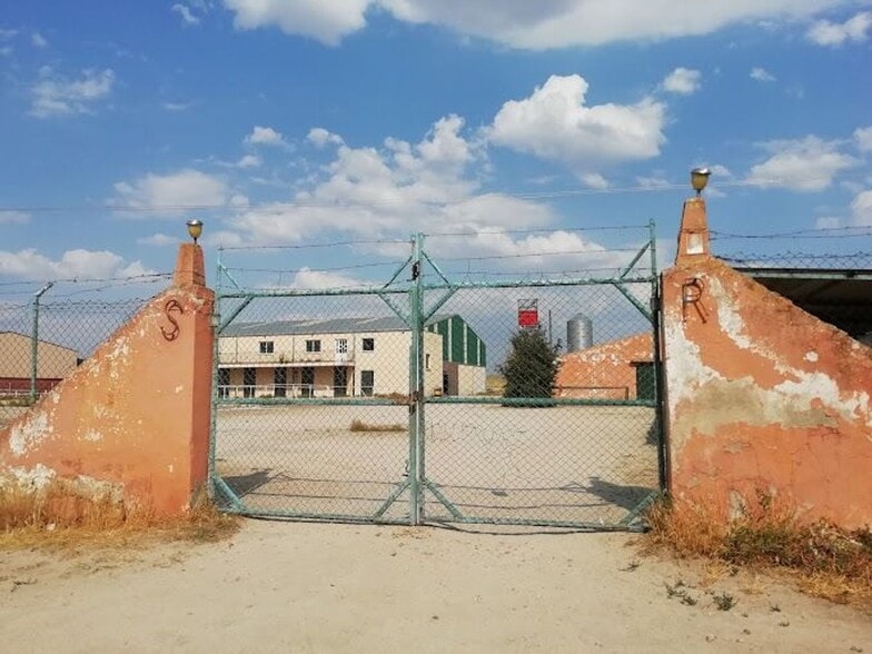Nave en Alcazarén en venta - Foto del edificio - Imagen 2 de 29