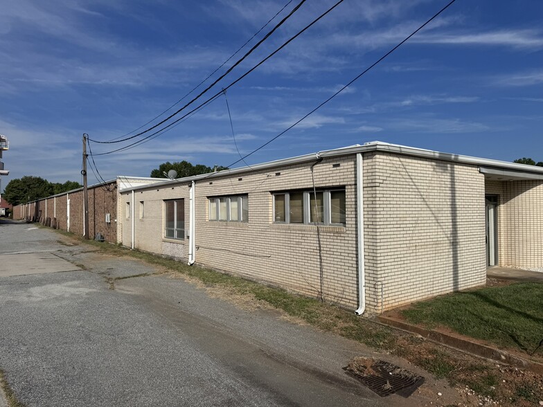 1948 W Green Dr, High Point, NC en alquiler - Foto del edificio - Imagen 3 de 13