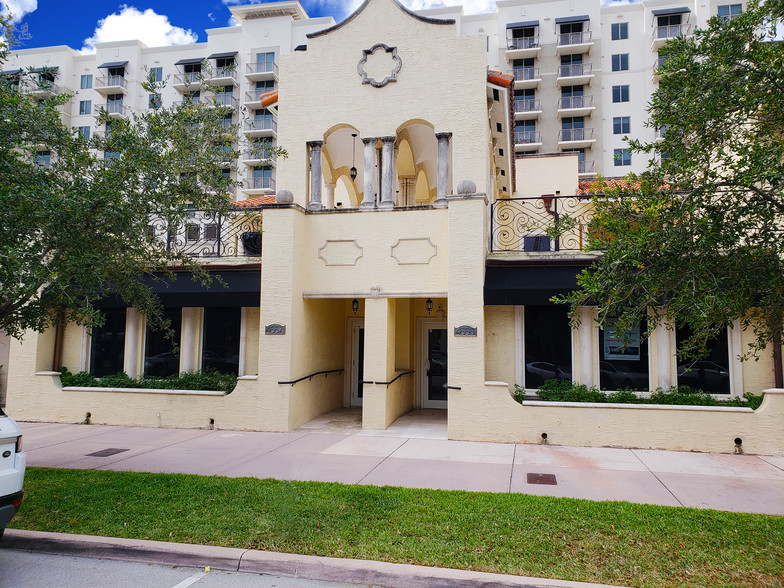 4555 Ponce De Leon Blvd, Coral Gables, FL en alquiler - Foto del edificio - Imagen 1 de 2