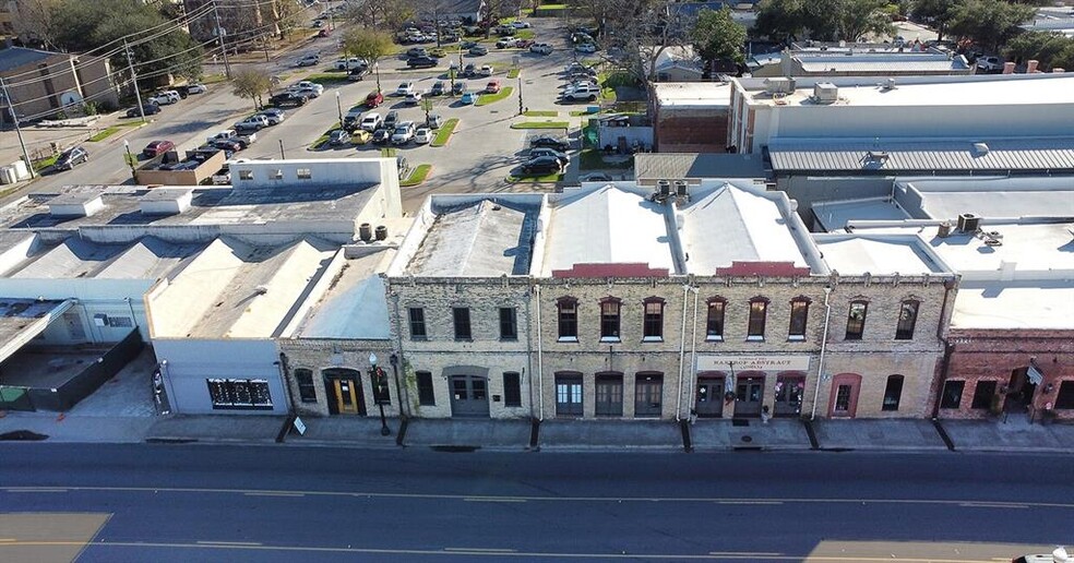 709 Chestnut St, Bastrop, TX en alquiler - Foto del edificio - Imagen 1 de 11