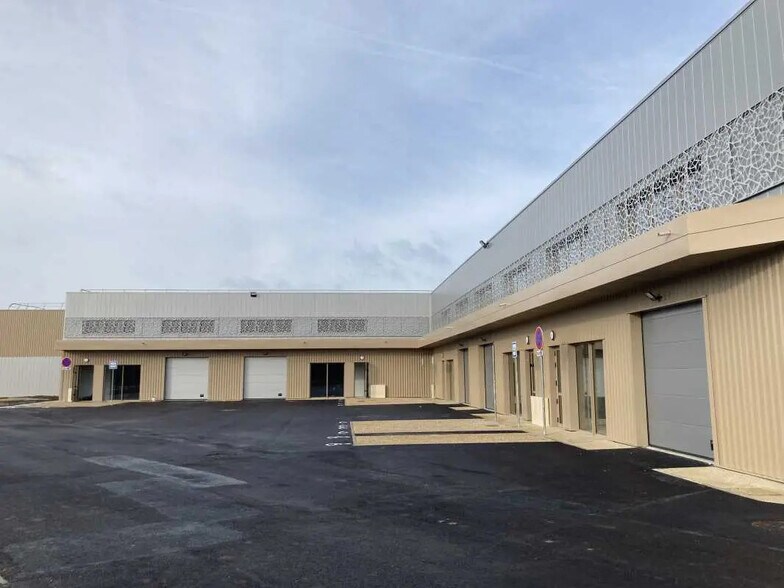 8 Rue Panhard Et Levassor, Marolles-en-Hurepoix en venta - Foto del edificio - Imagen 2 de 11