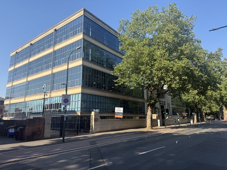 Castle Blvd, Nottingham en alquiler - Foto del edificio - Imagen 1 de 8