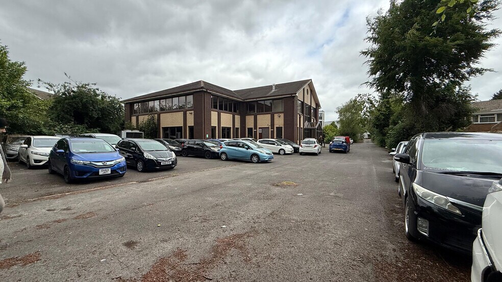 Bessemer Rd, Basingstoke en venta - Foto del edificio - Imagen 2 de 5