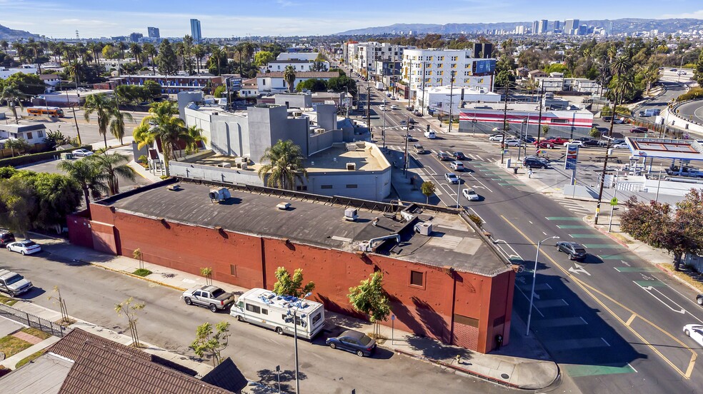 5000 W Adams Blvd, Los Angeles, CA en alquiler - Foto del edificio - Imagen 2 de 26