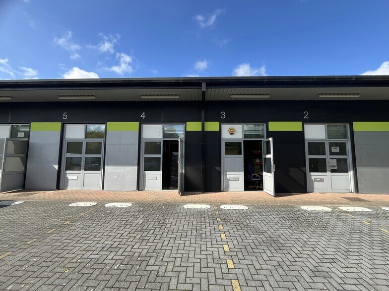 1 Smeaton Close, Aylesbury en venta - Foto del edificio - Imagen 2 de 38