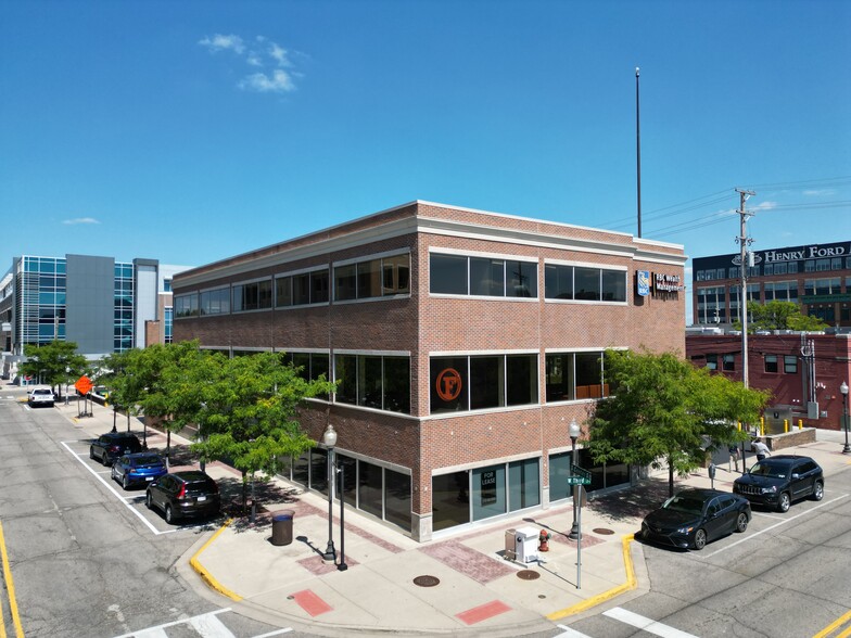 215 S Center St, Royal Oak, MI en alquiler - Foto del edificio - Imagen 1 de 7