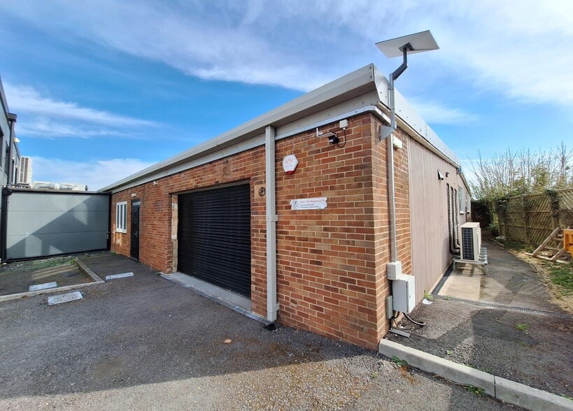 21 Bamfurlong Ln, Staverton en alquiler - Foto del edificio - Imagen 2 de 5