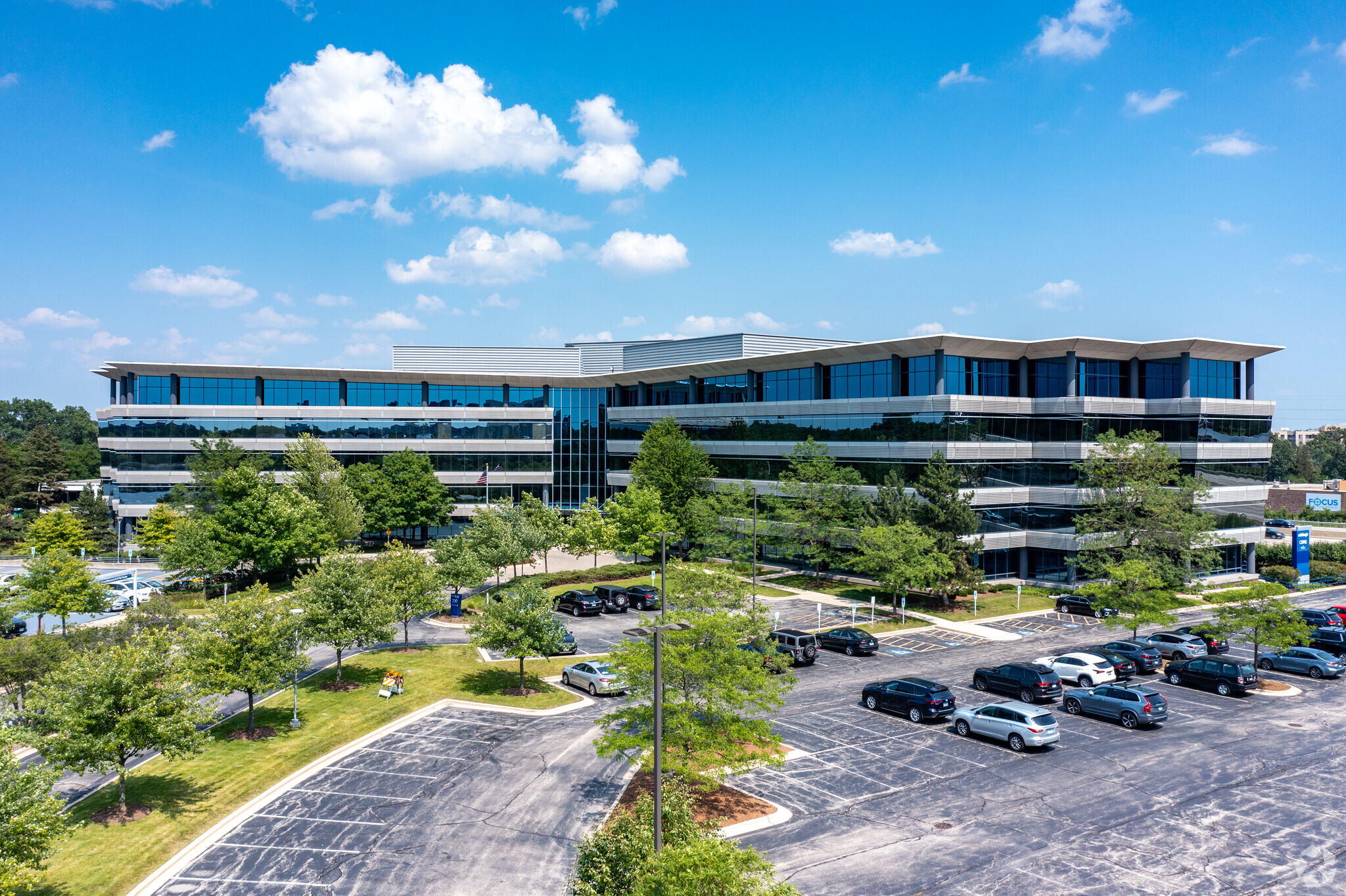 700 Commerce Dr, Oak Brook, IL en alquiler Foto del edificio- Imagen 1 de 12