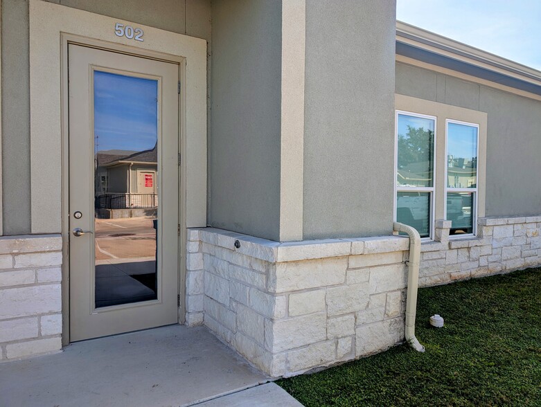 10824 E Crystal Falls Pky, Leander, TX en alquiler - Foto del edificio - Imagen 2 de 15