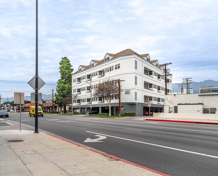 120 N Victory Blvd, Burbank, CA en alquiler - Foto del edificio - Imagen 1 de 10