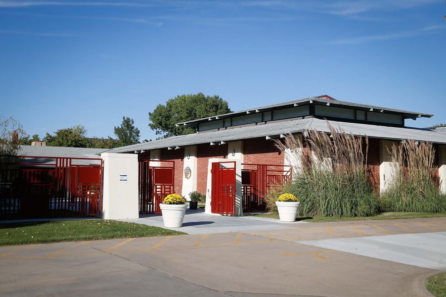 9112 E Central Ave, Wichita, KS en alquiler - Foto del edificio - Imagen 3 de 11