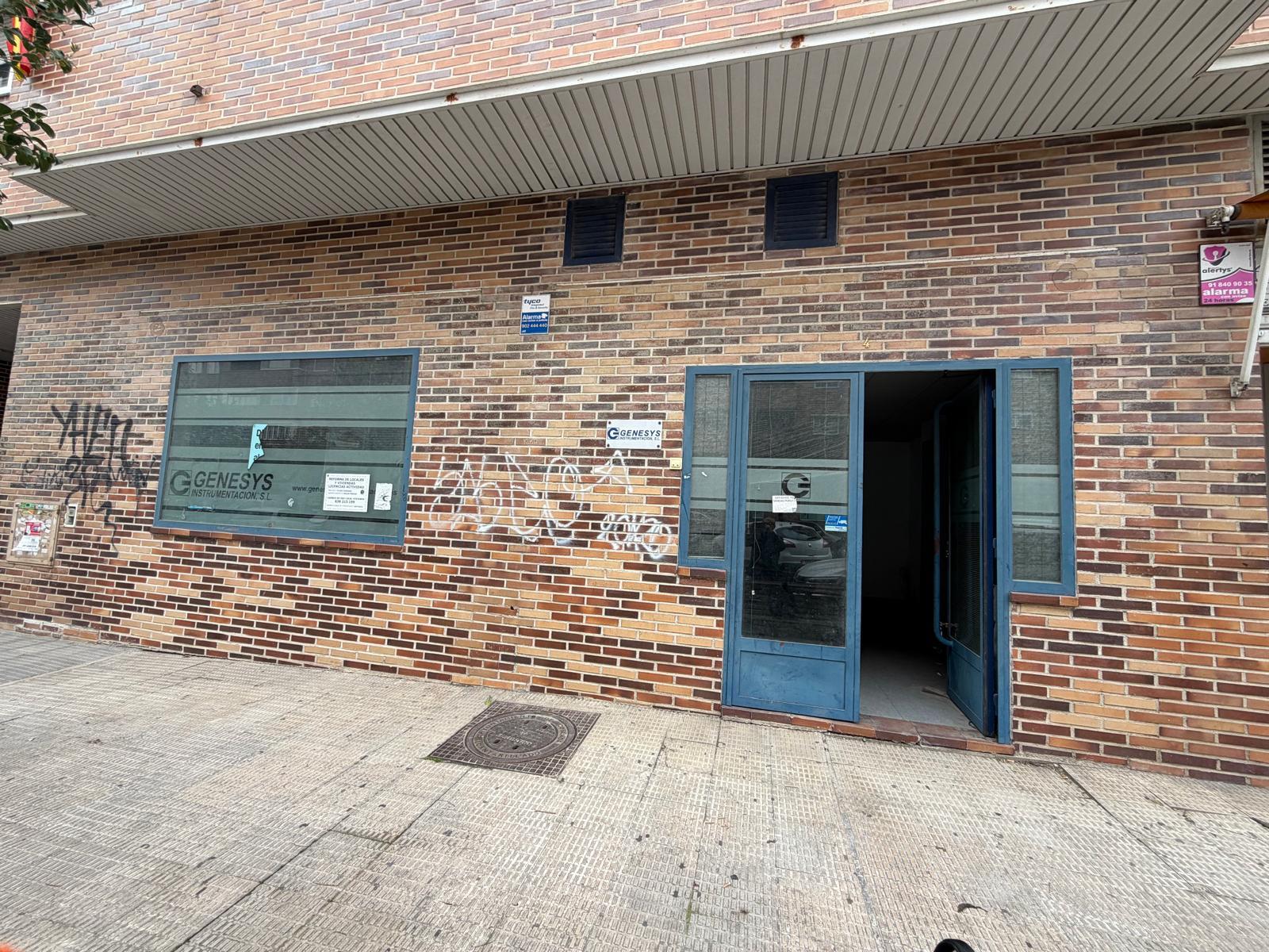 Calle de los Almendros, 4, Coslada, Madrid en venta Foto principal- Imagen 1 de 10