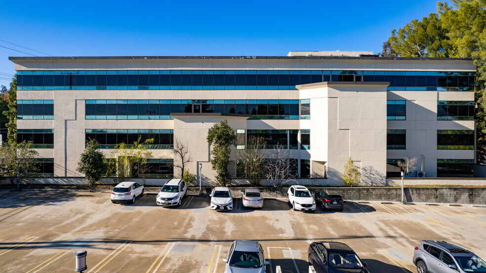 20335 Ventura Blvd, Woodland Hills, CA en alquiler - Foto del edificio - Imagen 3 de 6