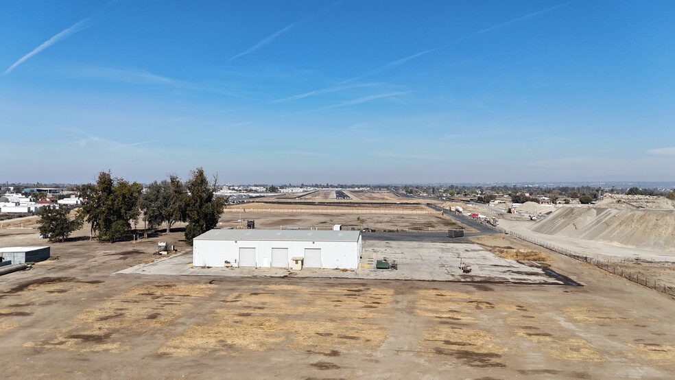 825 E White Ln, Bakersfield, CA en venta - Foto del edificio - Imagen 1 de 2