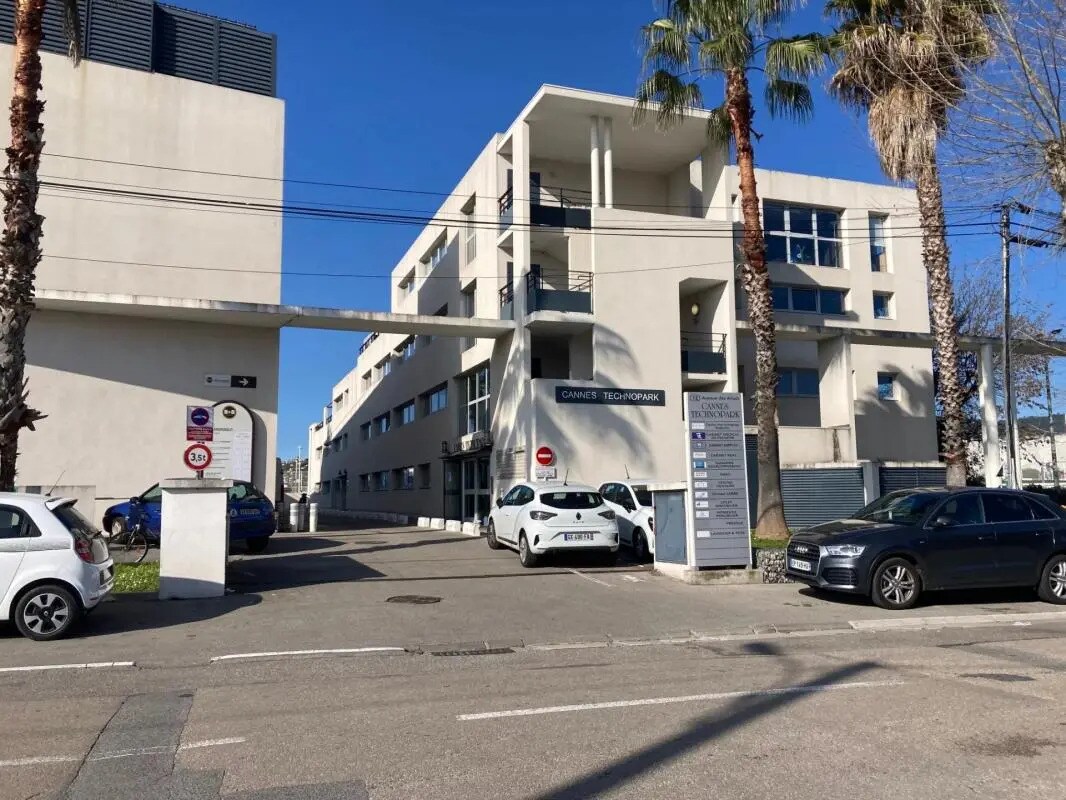 12 Avenue Des Arlucs, Cannes en venta Foto del edificio- Imagen 1 de 8