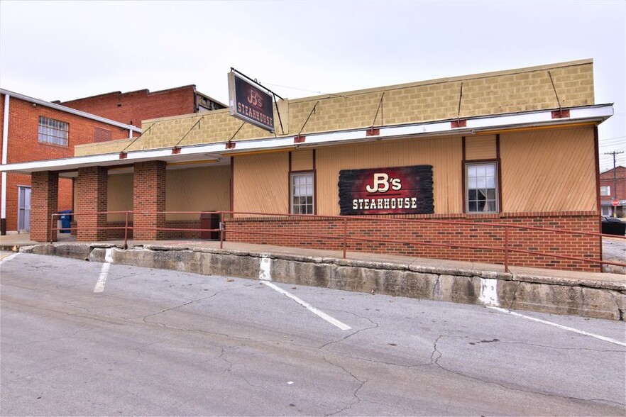 109 S Folger St, Carrollton, MO en venta - Foto del edificio - Imagen 1 de 15