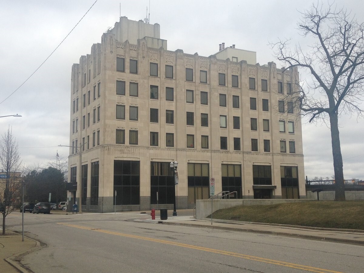 100 S Jefferson Ave, Saginaw, MI en alquiler Foto del edificio- Imagen 1 de 1