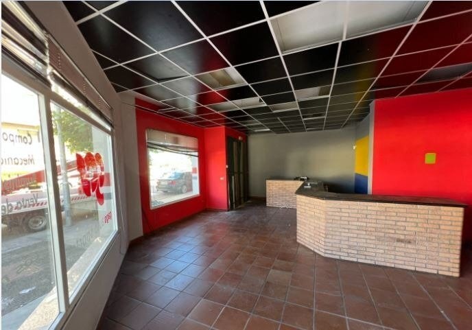 Local en Ponferrada, León en venta - Foto del edificio - Imagen 2 de 6