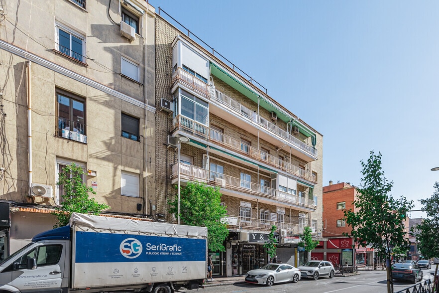 Edificio residencial en Madrid, Madrid en venta - Foto del edificio - Imagen 2 de 2