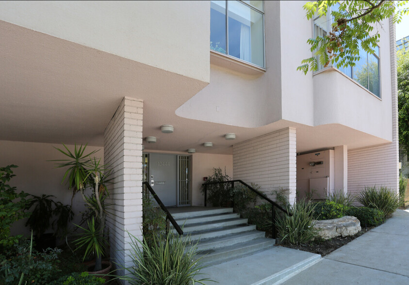 10444 Santa Monica Blvd, Los Angeles, CA en venta - Foto del edificio - Imagen 3 de 9