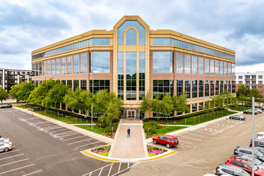 701 S Xenia Ave, Golden Valley, MN en alquiler - Foto del edificio - Imagen 1 de 24