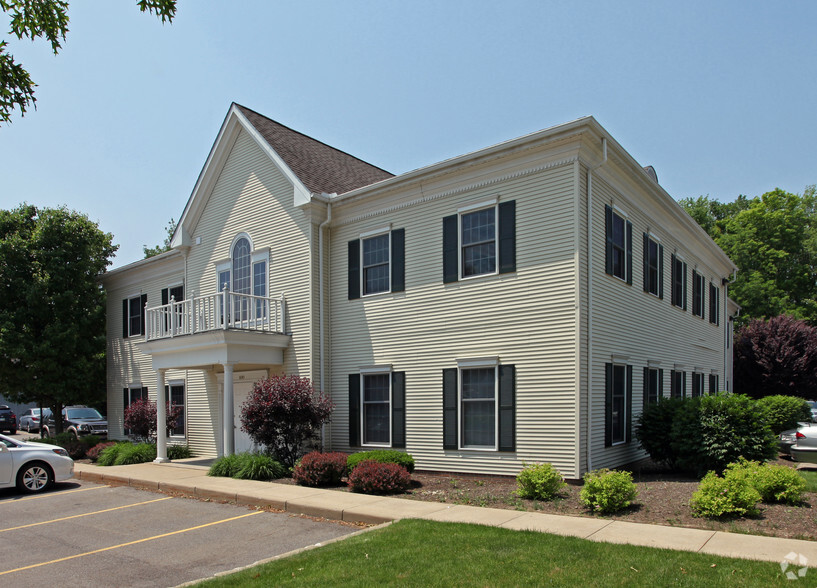 100 Park Pl, Chagrin Falls, OH en alquiler - Foto del edificio - Imagen 3 de 4