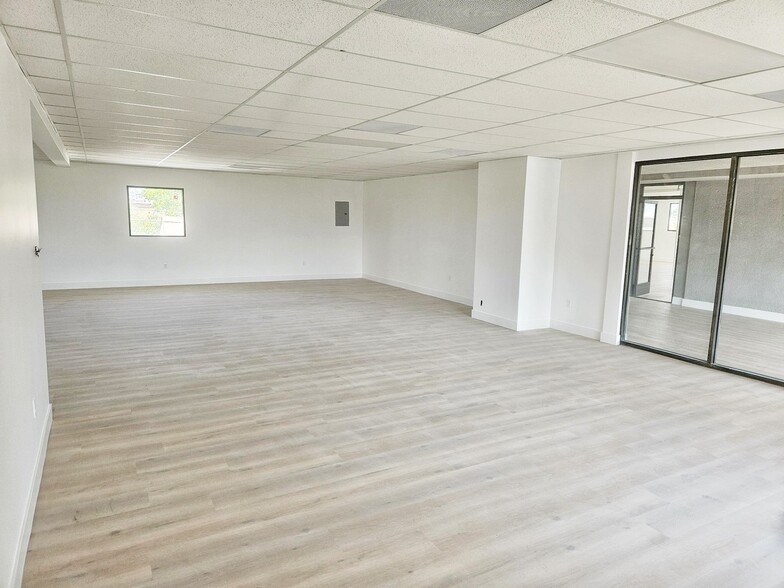 11024-11028 Victory Blvd, North Hollywood, CA en alquiler - Foto del interior - Imagen 2 de 11