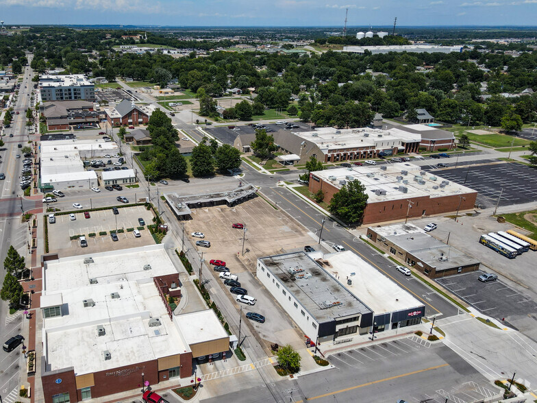 118 E Commercial St, Broken Arrow, OK en alquiler - Vista aérea - Imagen 3 de 3