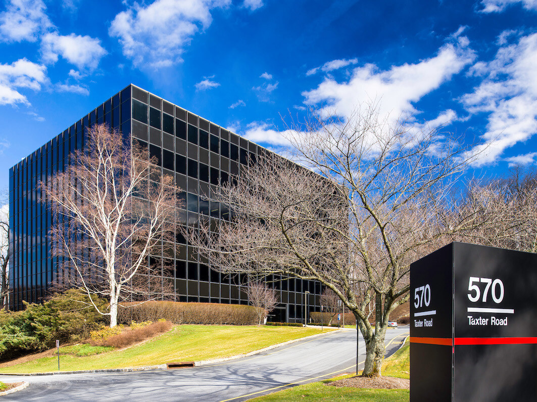 570 Taxter Rd, Elmsford, NY en alquiler Foto del edificio- Imagen 1 de 14