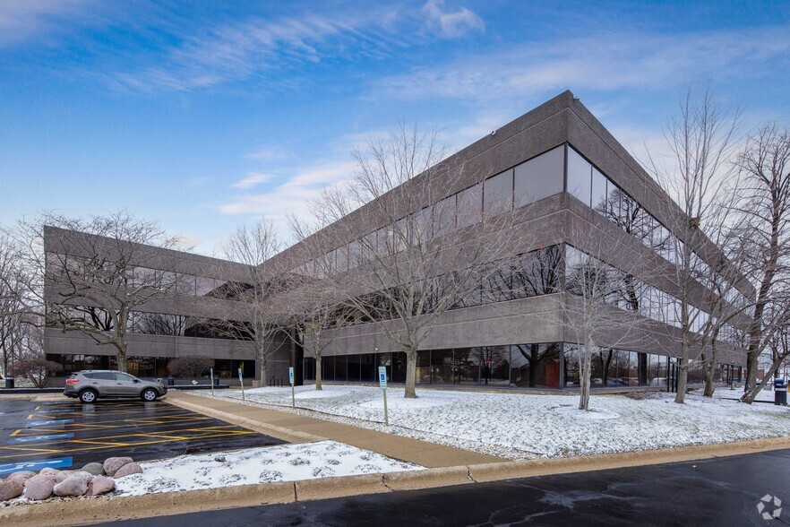 3400 Dundee Rd, Northbrook, IL en alquiler - Foto principal - Imagen 1 de 21