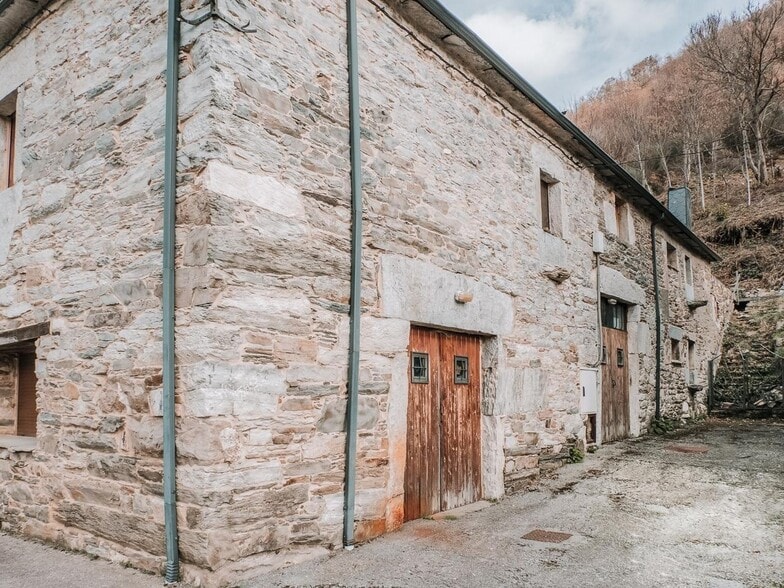 Local en Barjas en venta - Foto del edificio - Imagen 2 de 9