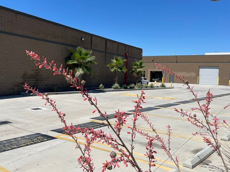 12112-12126 Sherman Way, North Hollywood, CA en alquiler - Foto del edificio - Imagen 1 de 20