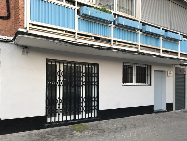 Más detalles de Calle Poeta Blas Otero, 36, Madrid - Edificio residencial​ en venta