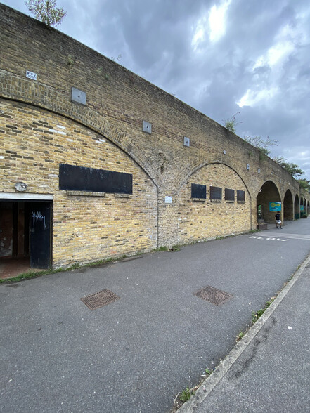 80-90 Millwall Park Arches, London en alquiler - Foto del edificio - Imagen 1 de 6