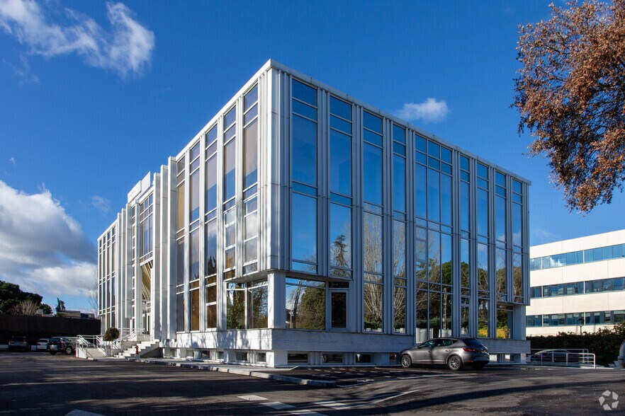 Calle Gobelas, 21, Madrid, Madrid en alquiler - Foto del edificio - Imagen 3 de 3