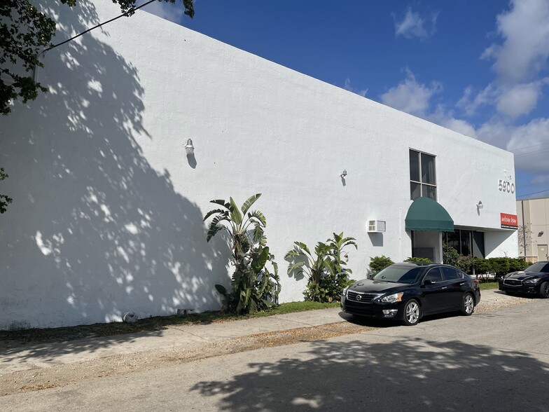 5900-5904 Dewey St, Hollywood, FL en alquiler - Foto del edificio - Imagen 2 de 8