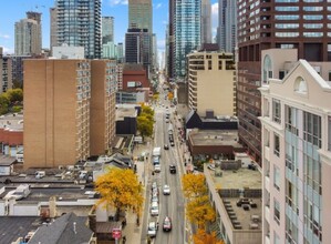 889 Yonge St, Toronto, ON - VISTA AÉREA  vista de mapa