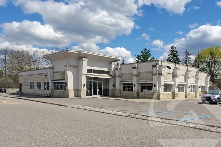 28552 Orchard Lake Rd, Farmington Hills, MI en alquiler - Foto del edificio - Imagen 2 de 2